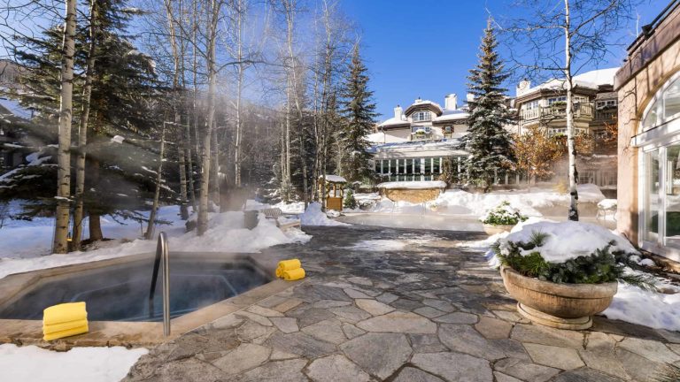 outdoor hot tubs in winter